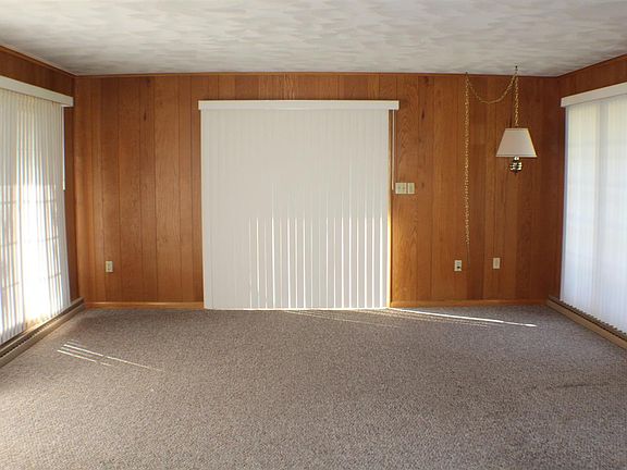 5th image of 1902 Spencer Ct