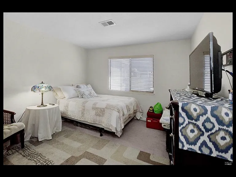 Valley Oak Ln — Photo 8