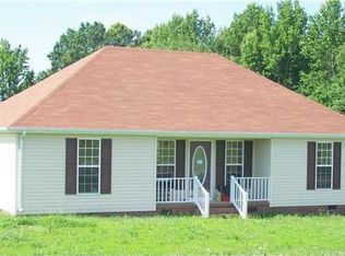 16 Emma May Dr, Fayetteville, TN 37334