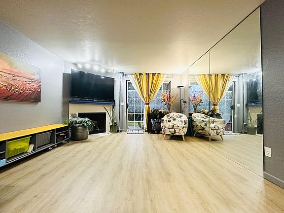 4th image of 224 9th St APT G101