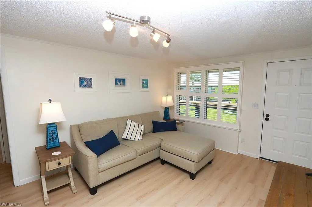 1 bed, 1.0 bath, 576 sqft, $1,800 — Photo 2