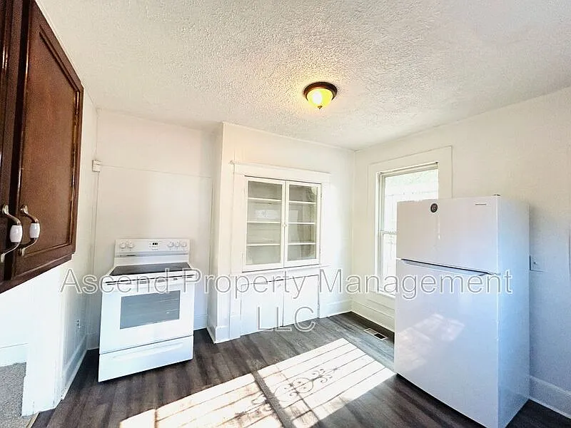 2 bed, 1.0 bath, $895 — Photo 4
