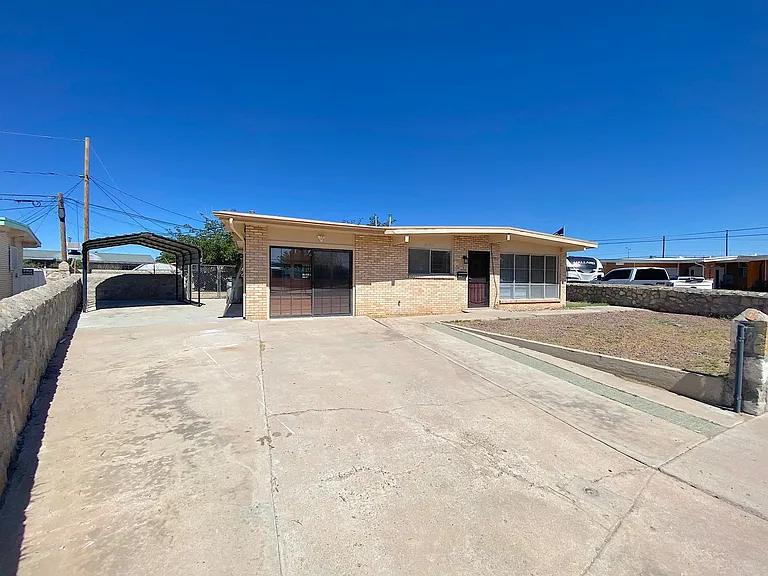 6041 Redstone Ln — Photo 2