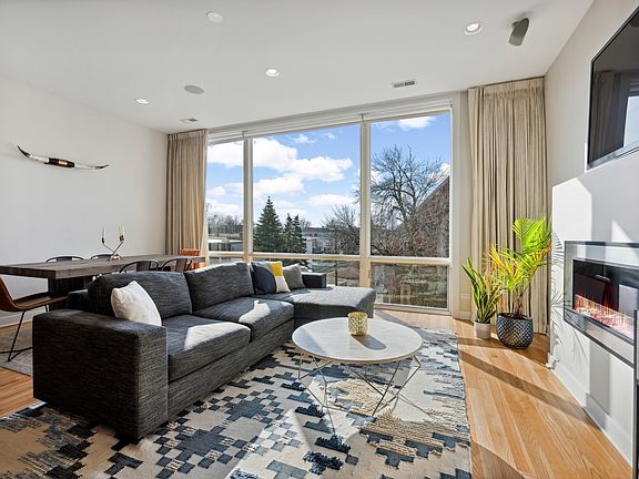3rd image of 2119 N Mozart St #3
