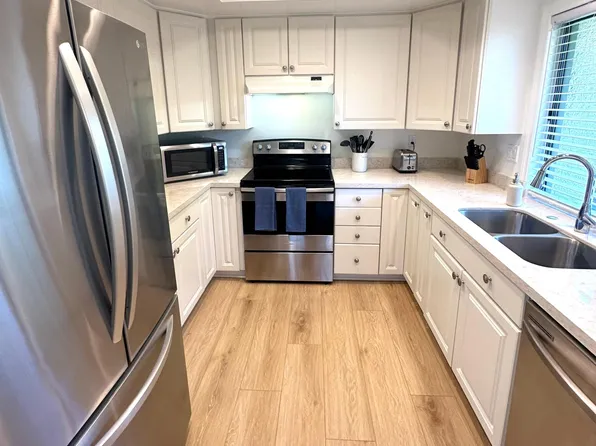 8777 Coral Springs Ct Unit 11E, Huntington Beach, CA 92646