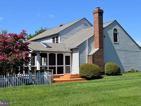 3rd image of 13127 Bradley Farm Dr