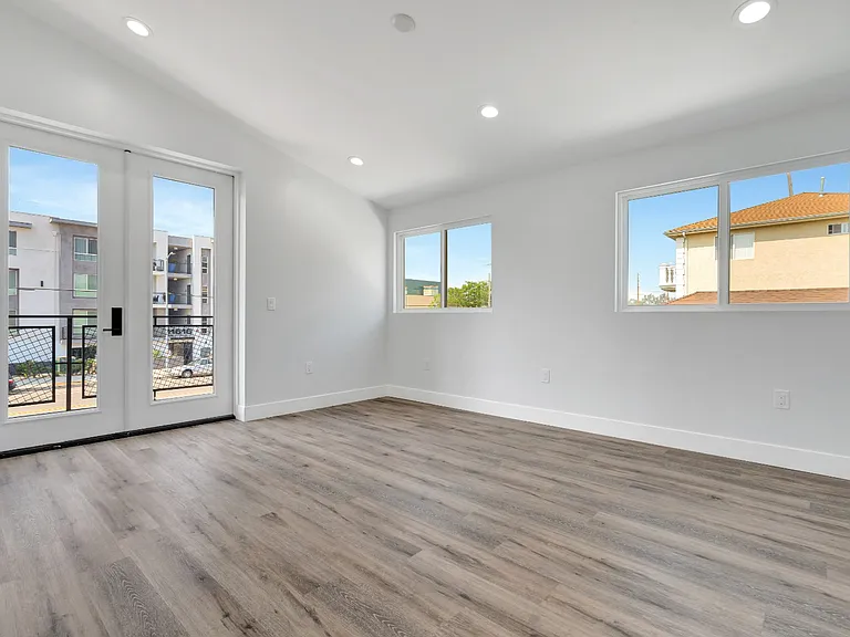 11613 Burbank Blvd — Photo 22