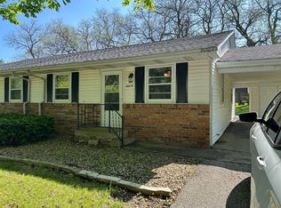 606 Colony Grv #B, Mahomet, IL 61853