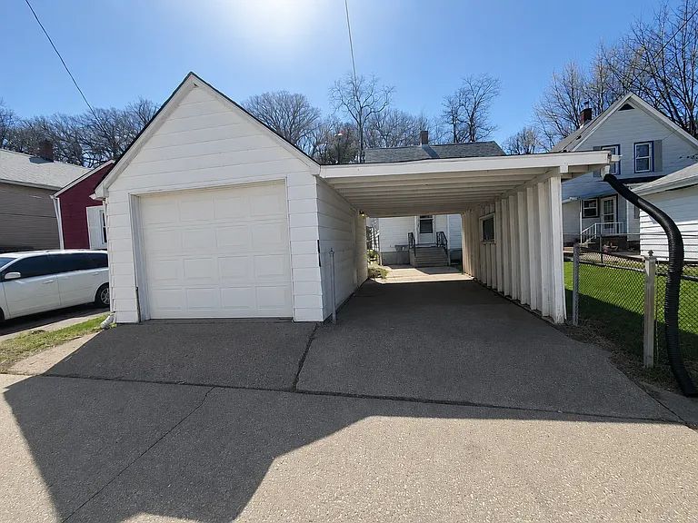 931 18th Ave — Photo 3
