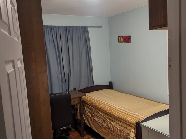 365 Roselawn Pl, Waterloo, ON N2L 5P1