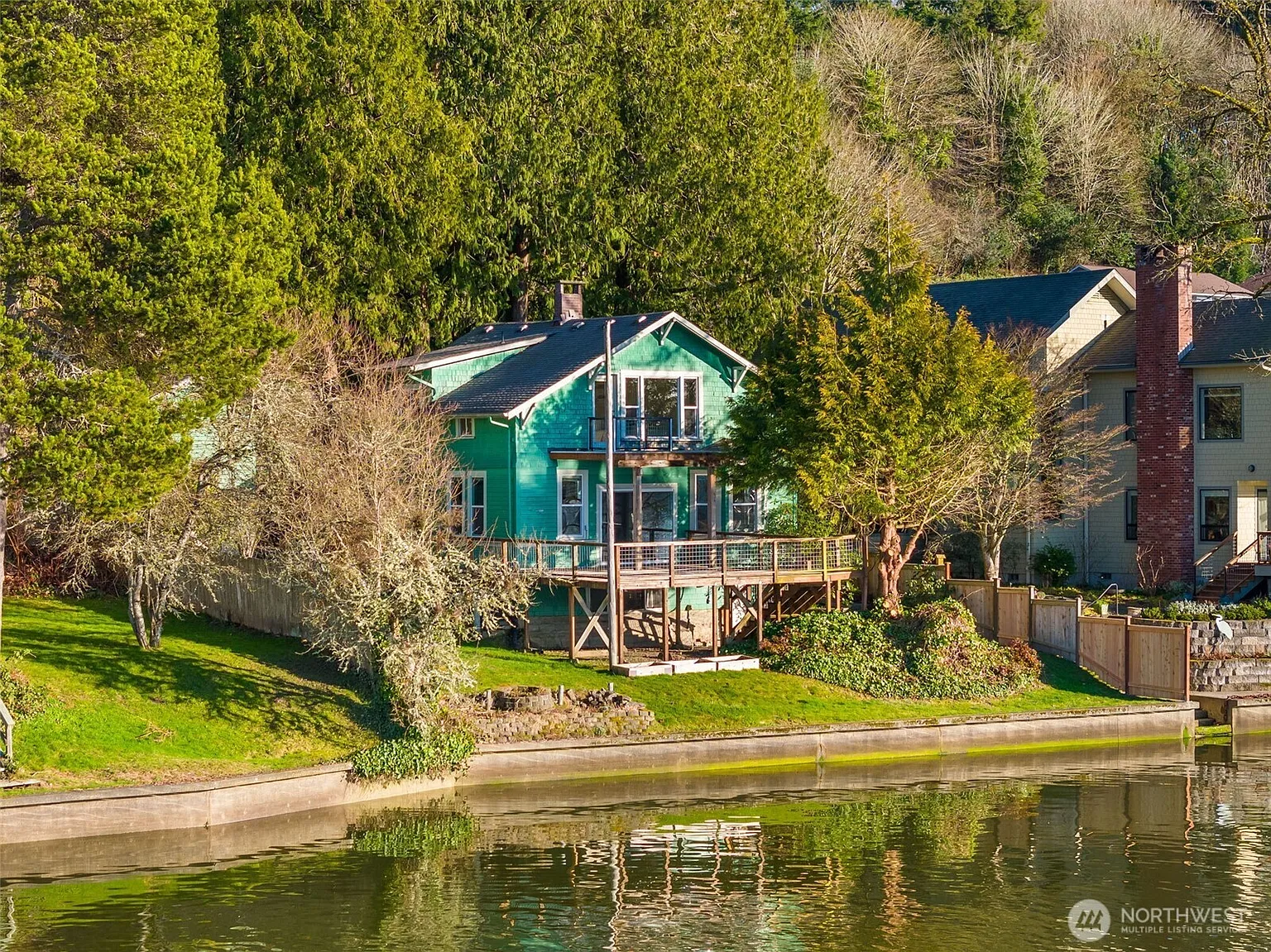 1323 East Bay Drive NE photo 1