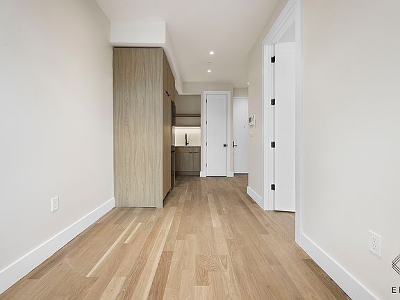 4th image of 1080 Rogers Ave #2A