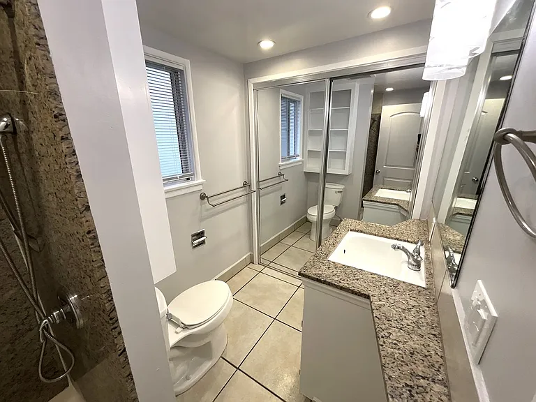 10814-10818 Blix St #10814-814-B2 — Photo 14