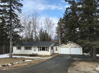 8 Grandview Ave, Rangeley, ME 04970