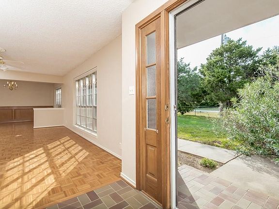 2nd image of 1415 Bart Ln