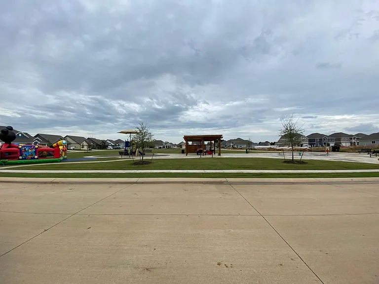 8990 Fair Oaks Dr — Photo 12