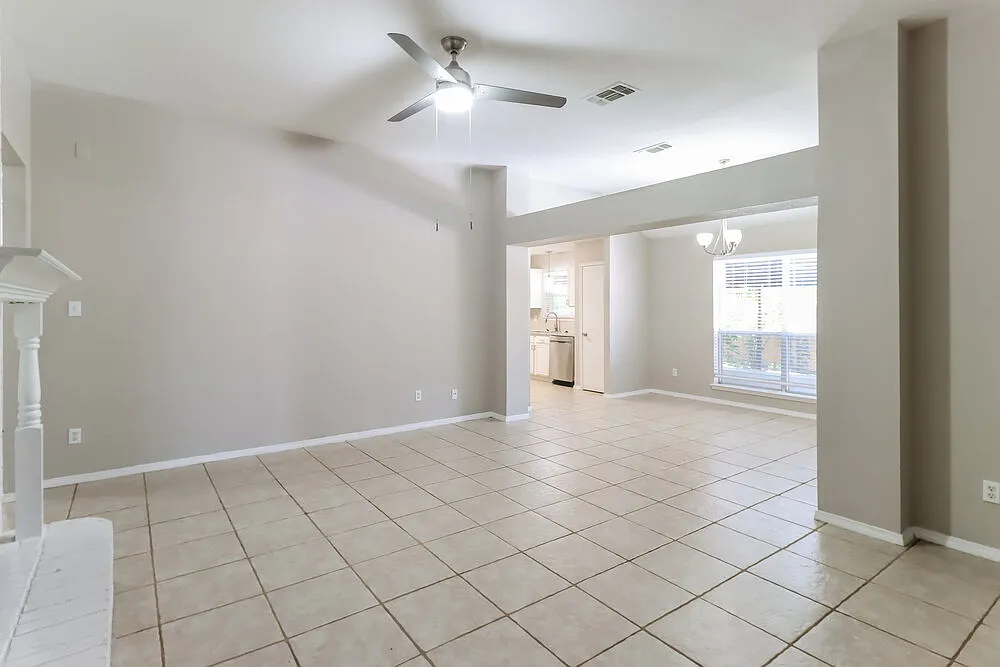 4 bed, 2.0 bath, 1654 sqft, $2,255 — Photo 4