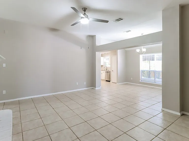 704 Mimosa Trl — Photo 4