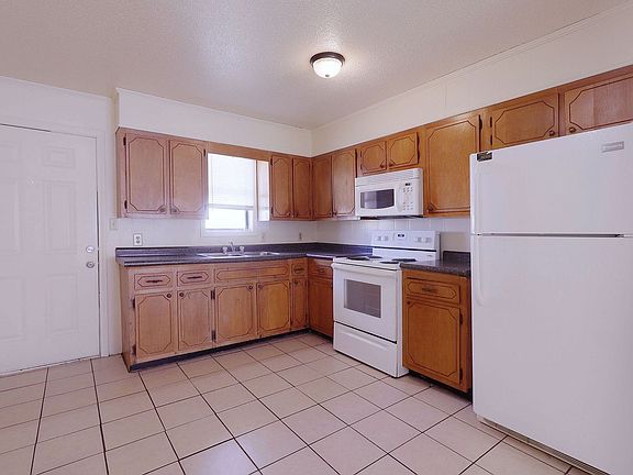 2nd image of 201 E Baldwin St #201