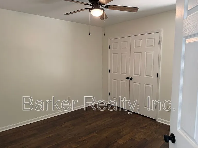 704 Southampton Dr — Photo 14