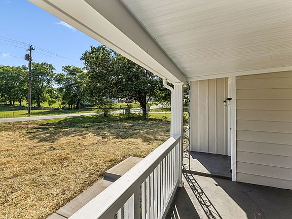 5th image of 1057 Mapleash Ave
