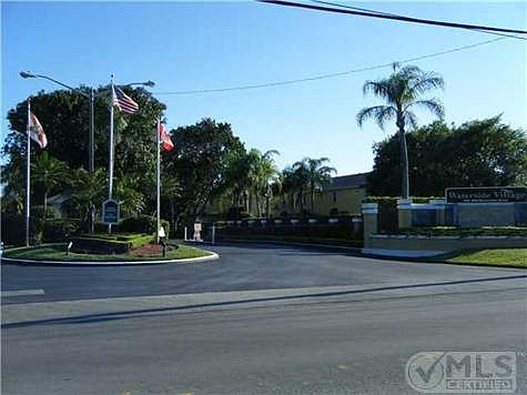 3rd image of 328 Waterside Dr