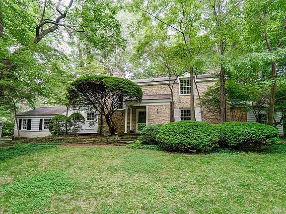 3rd image of 236 Lookout Dr
