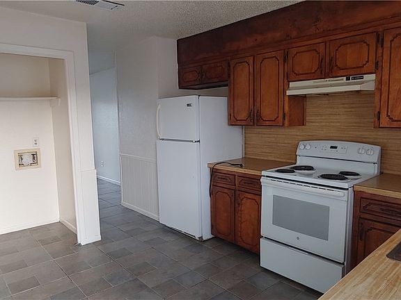 2nd image of 915 N 7th St