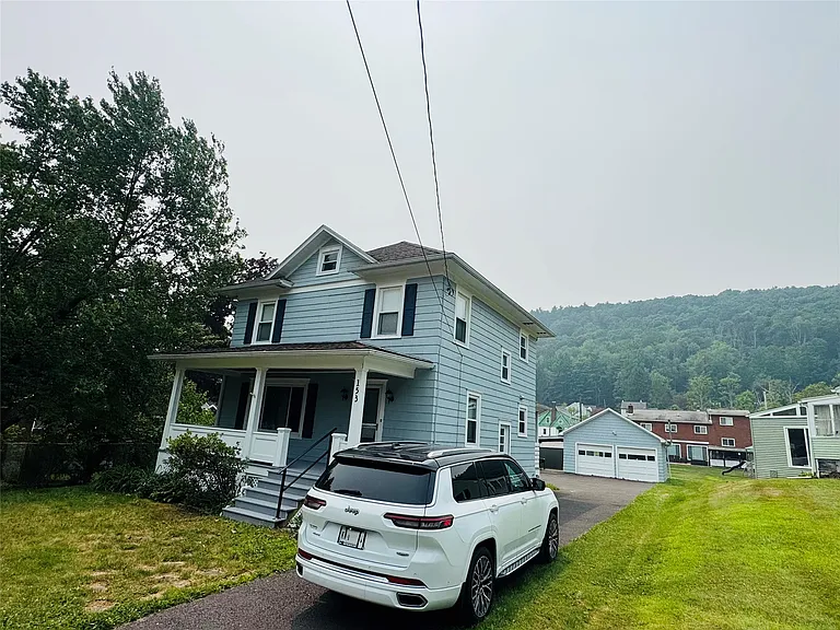 151-153 Iris Dr — Photo 3