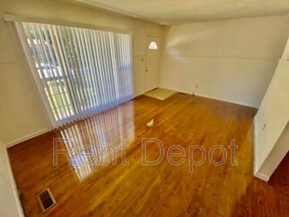 3rd image of 1809 Shelby Ave