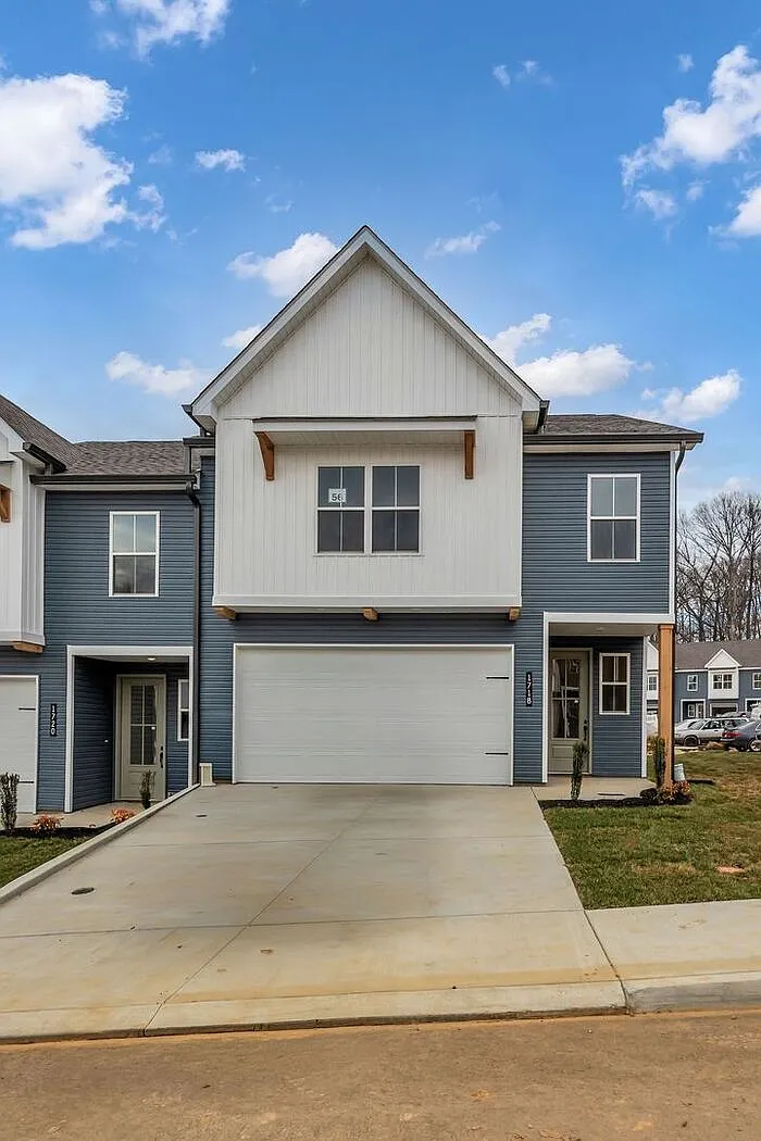3 bed, 2.5 bath, 1937 sqft, $2,400 — Photo 4