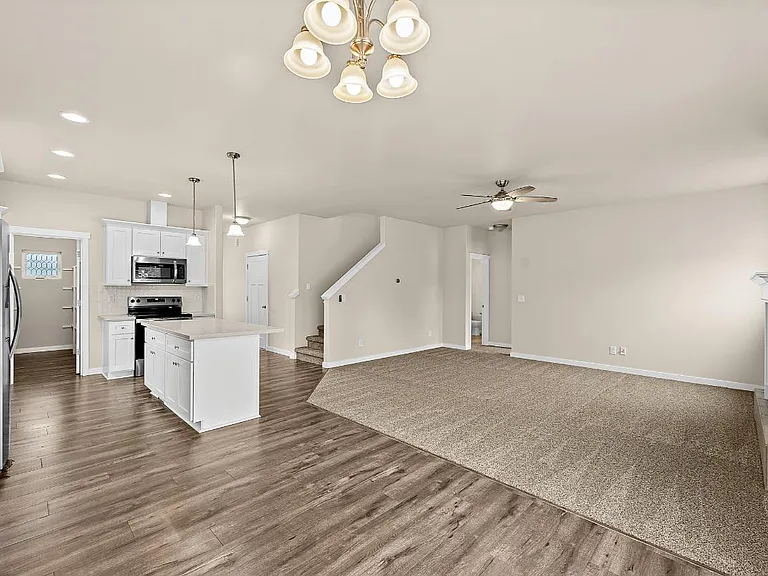 702 Hubbard Rd SE — Photo 11