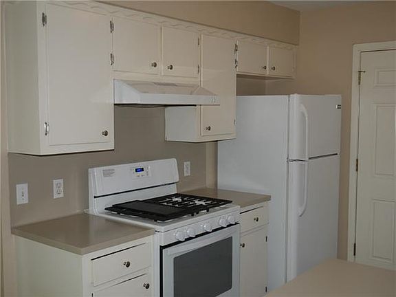 4th image of 1707 Pine Knoll Dr