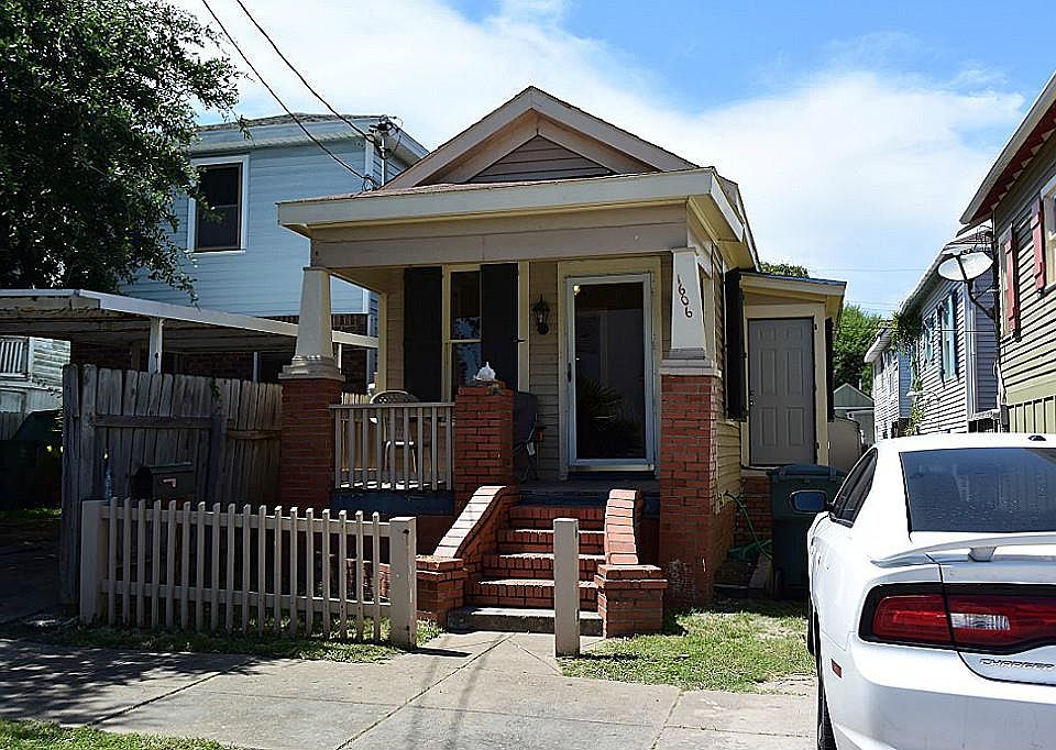 1st image of 1606 Avenue M 1/2