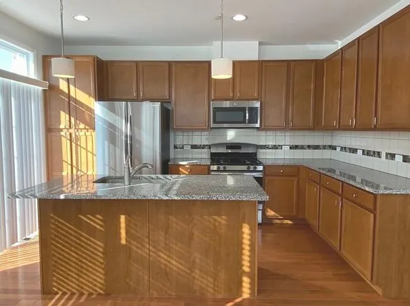 1156 Windward Ln, Vernon Hills, IL 60061