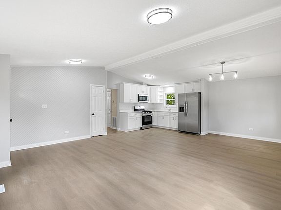 3rd image of 1139 Barry Ln