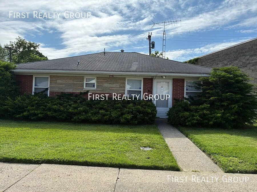 1 Bedroom 1 Bath Garden Walk-up Apartment in Dayton. Move in Ready! — Photo 1