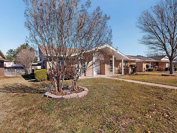 3rd image of 3401 Hillsdale Ln