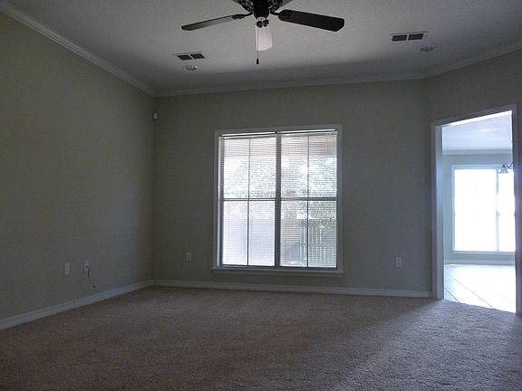 3rd image of 13700 Dunvegan Drive