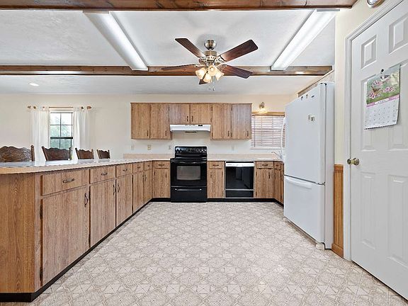 5th image of 406 SW Gertrudis Dr