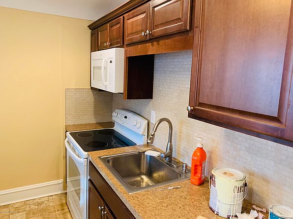 5th image of 541 N Hyde Park Ave