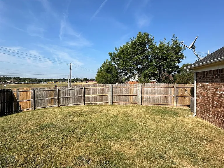 2525 Baird Dr — Photo 35