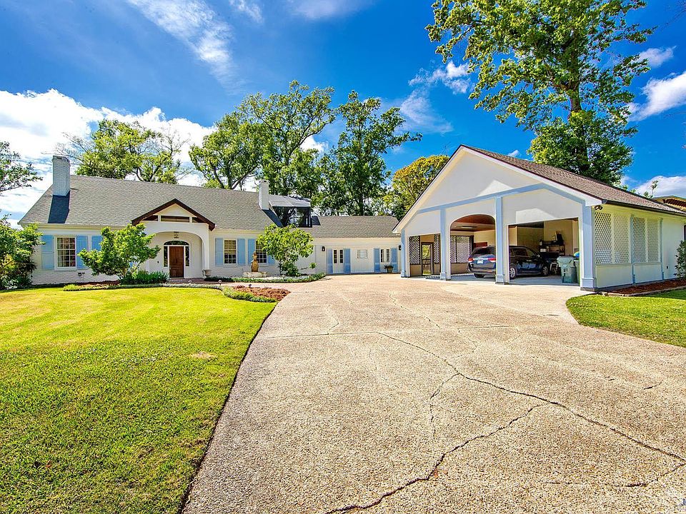 1st image of 411 Oak Alley Dr