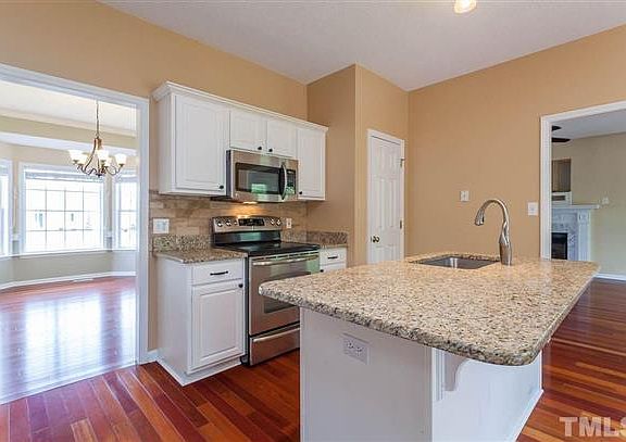 3rd image of 80 Clarence Ln