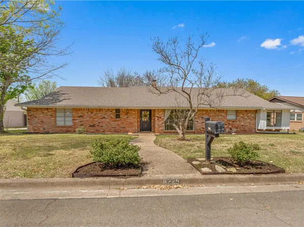 8225 Shadow Wood Dr, Woodway, TX 76712