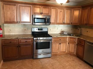 110 Hyacinth Ln, Freehold, NJ 07728