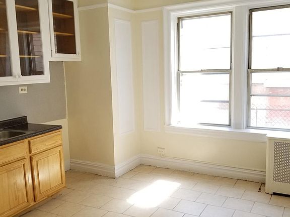 5th image of 176 Fairview Ave APT 5