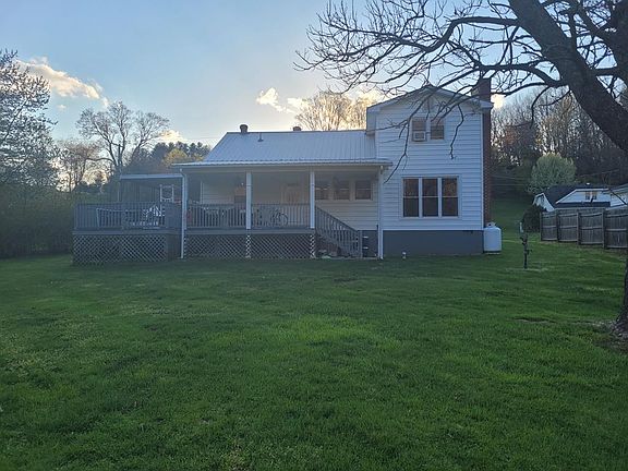 2nd image of 302 Chestnut Dr