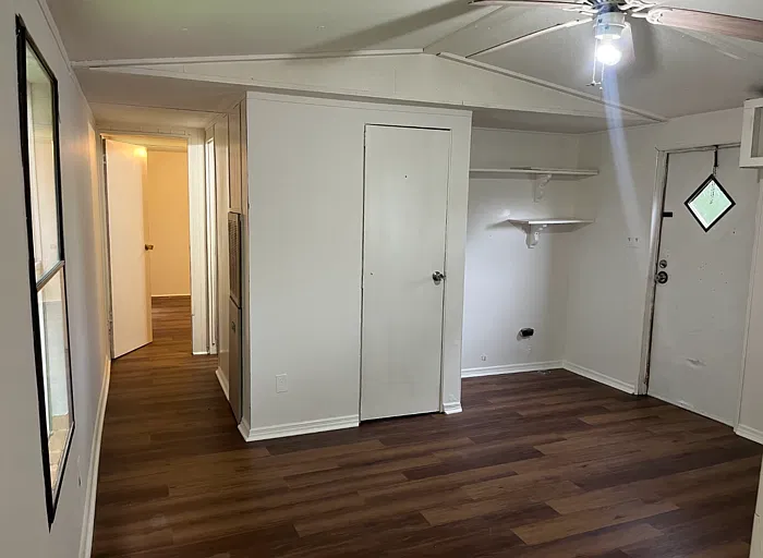 2 bed, 1.0 bath, 700 sqft, $1,300 — Photo 2
