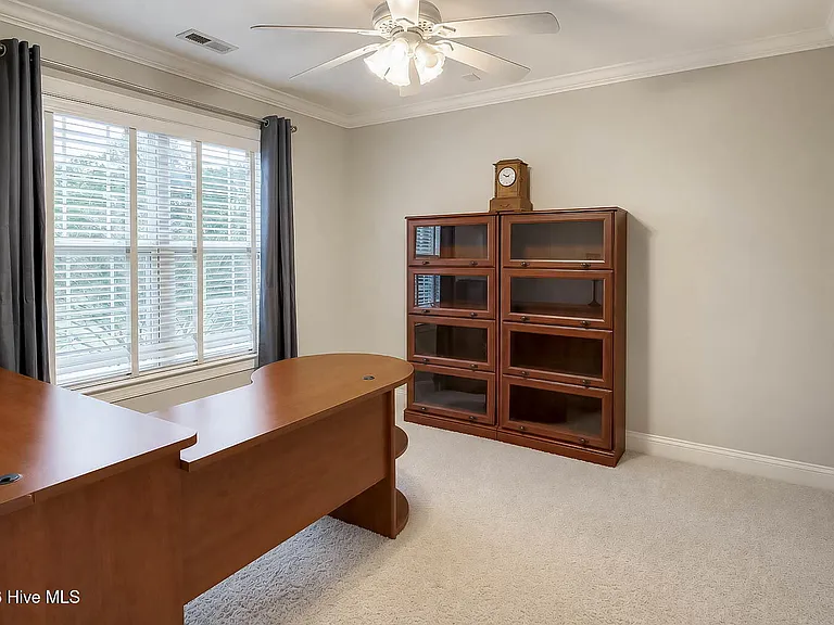 305 Holly Ln — Photo 38